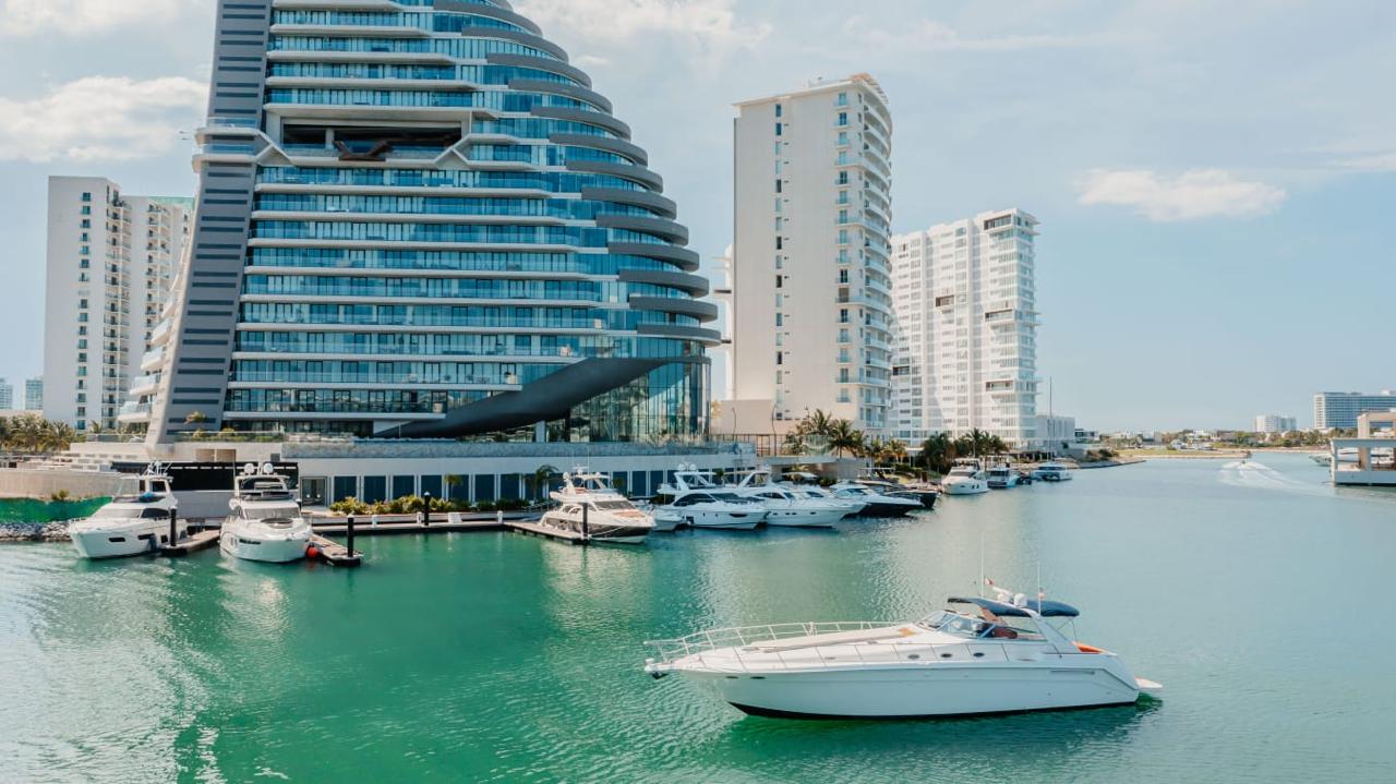 Yacht 1